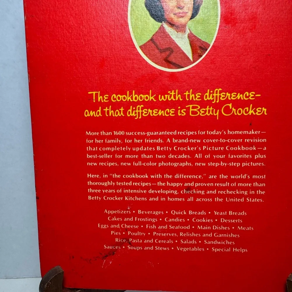 Vintage 1972 Betty Crocker‘s Red Pie Cookbook Textbook Style - Picture 6 of 6